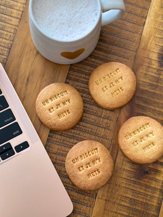 UN BISCUITS ET JE M'Y METS