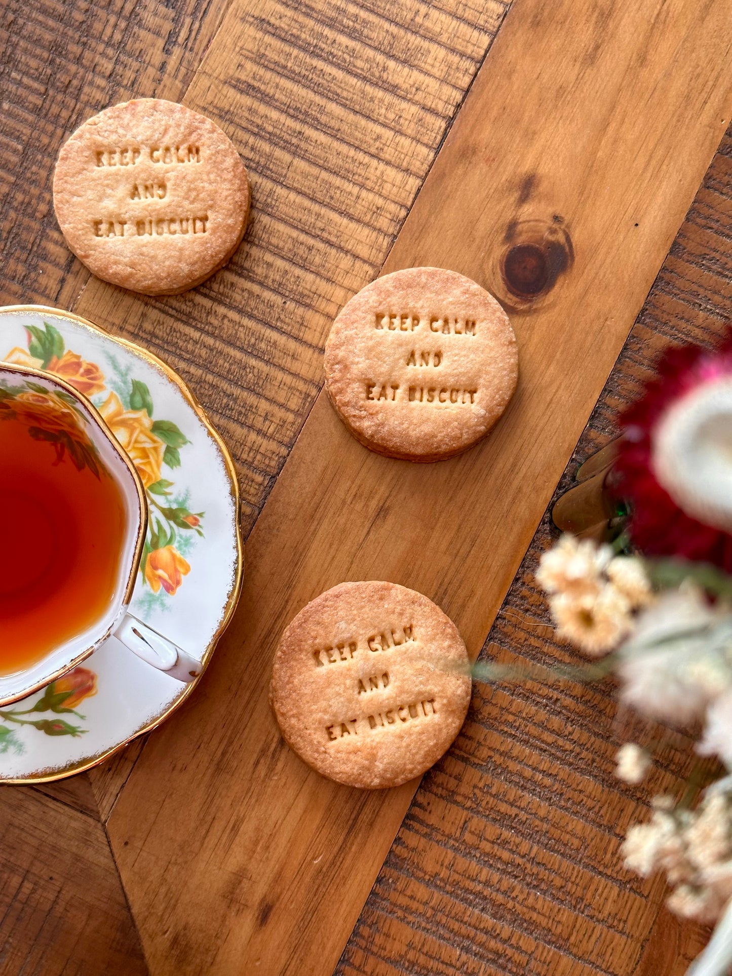 KEEP CALM AND EAT BISCUIT